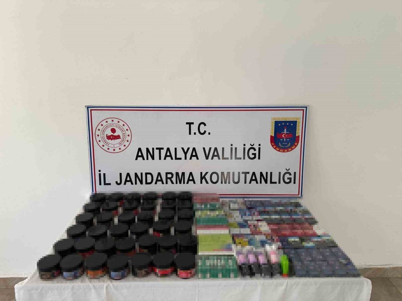 Antalya İl Jandarma Komutanlığı ekipleri tarafından Manavgat’ta 2 işletmenin deposuna