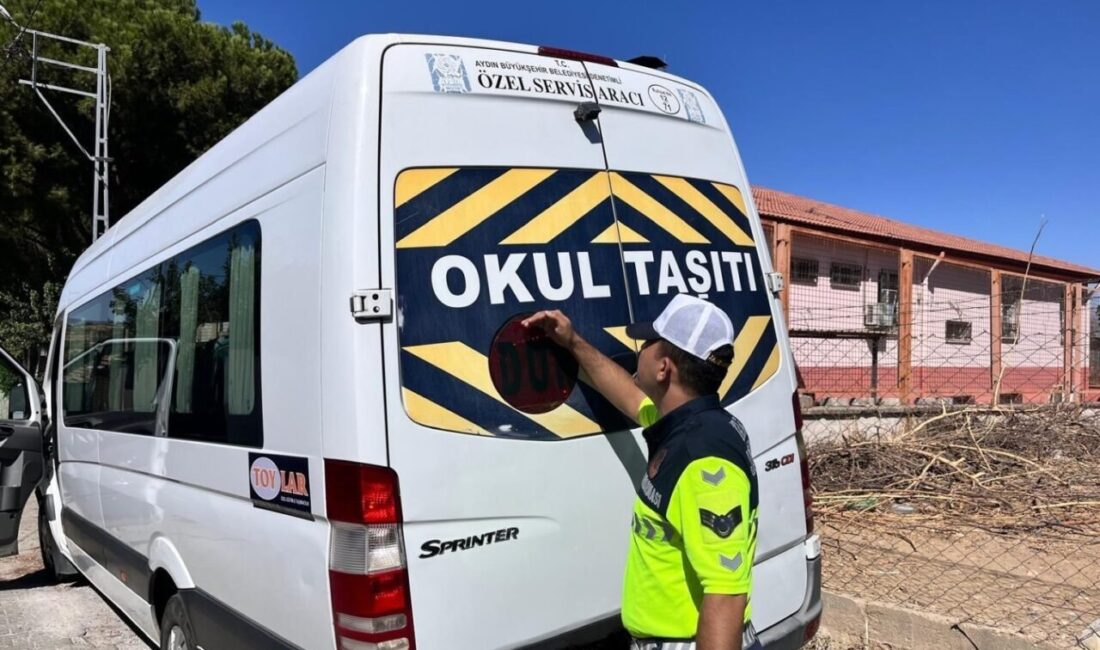 Aydın’ın Germencik ilçesinde okul servis araçları denetlenirken, servis personeline ve