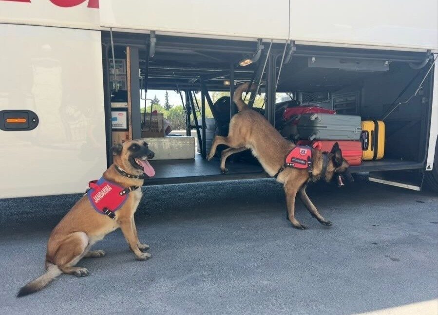 Aydın’ın Söke ilçesinde jandarma ekiplerince uyuşturucu madde kullanımı ve ticaretine