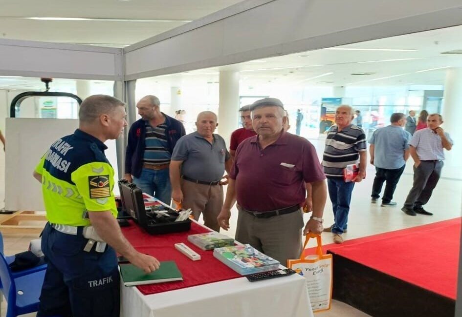 Eskişehir’deki bir fuarda stant kuran jandarma ekipleri, ziyaretçi bin 120