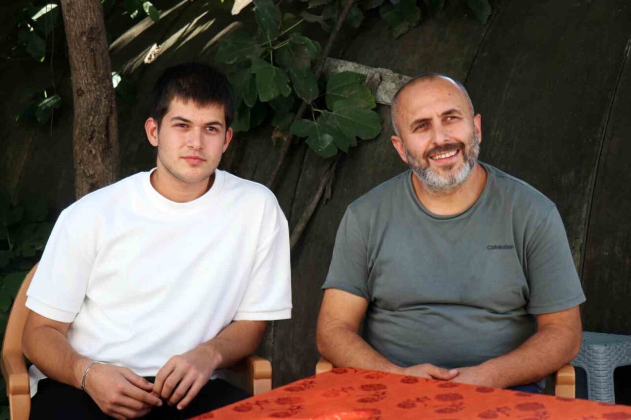 Sakarya’nın Akyazı ilçesinde 15 yaşındaki lise öğrencisi Mert Ali Kurt,