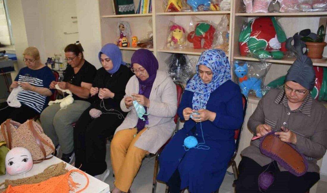 Gaziantep’te kadınlar, Japon geleneklerine ait el sanatlarından amigurumi tekniğiyle ördükleri