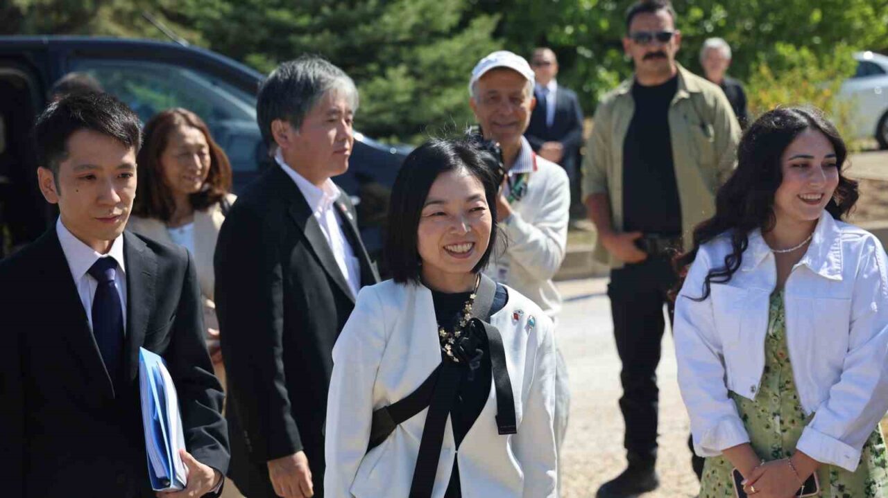 Türk ortaklığıyla kurulan Japon Anadolu Arkeoloji Enstitüsü’nü ziyaret ederek başladı.