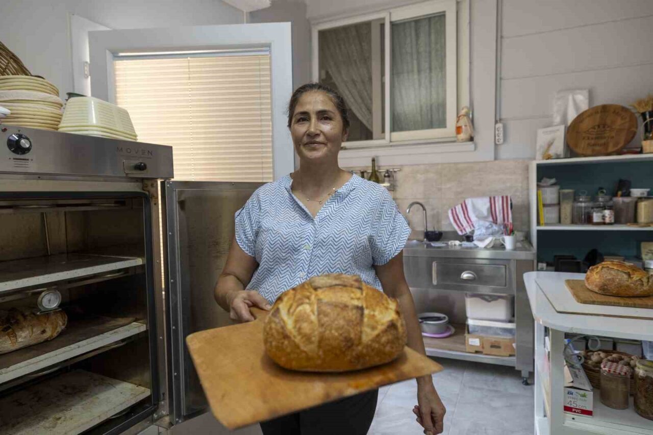 Mersin Büyükşehir Belediyesinin desteğiyle üretim yolculuğuna adım atan Zübeyde Şahin,