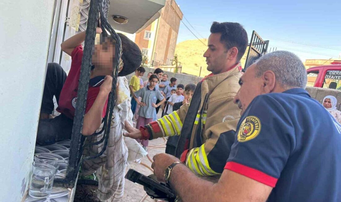 Şırnak’ın Cizre ilçesinde kafası pencerenin demir korkuluğuna sıkışan çocuk itfaiye