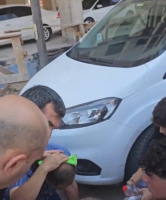 Elazığ’da caddede yürüyen şahıs, kafasına tuğla düşmesi sonucu yaralandı. Olay,