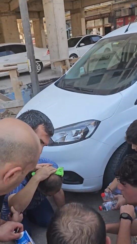 Elazığ’da caddede yürüyen şahıs, kafasına tuğla düşmesi sonucu yaralandı. Olay,