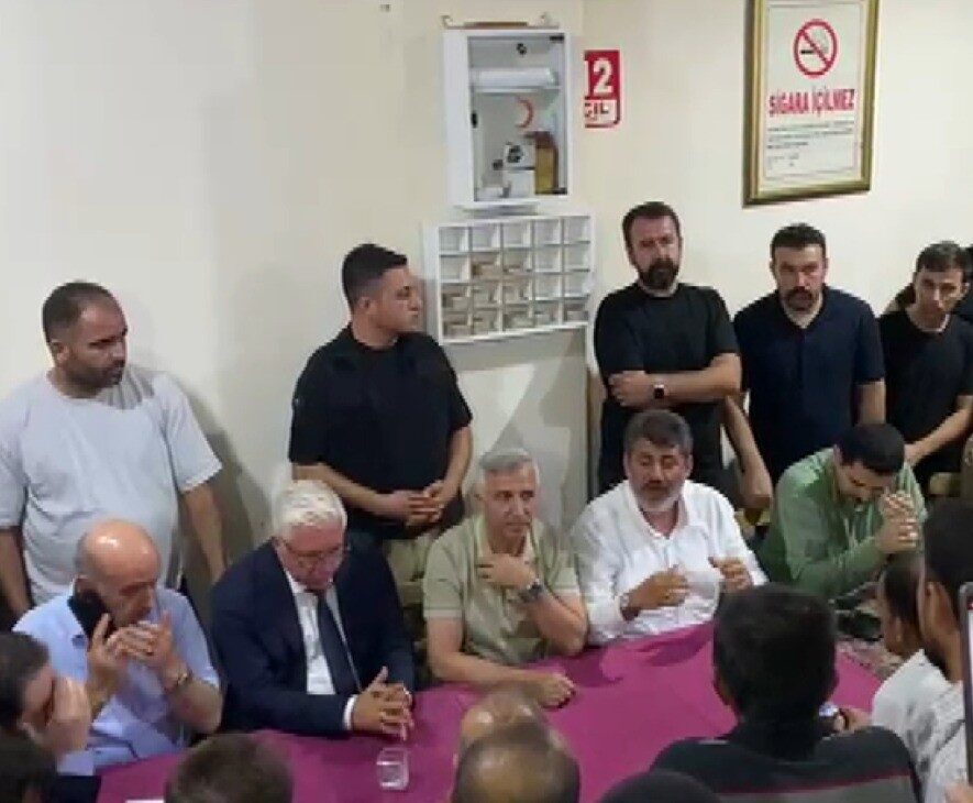 Kahramanmaraş’ta tırın çarptığı 17 yaşındaki çocuk hayatını kaybetti. Vatandaşlar tarafından