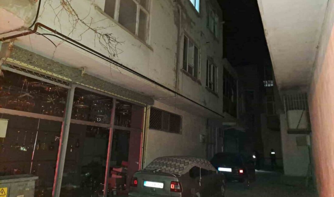 Kahramanmaraş’ın Afşin ilçesinde 3. kattan düşen çocuk ağır yaralandı. Olay,