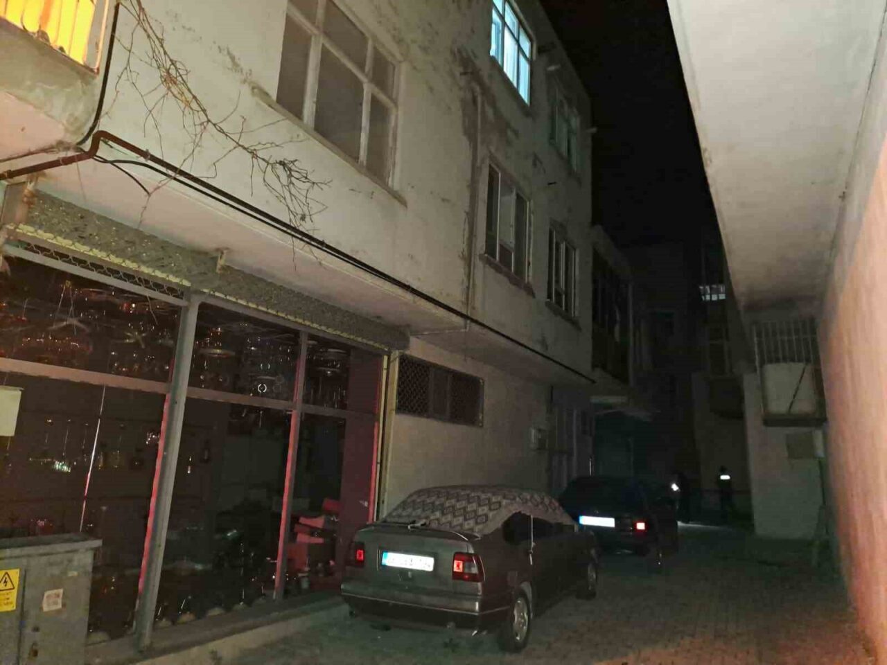 Kahramanmaraş’ın Afşin ilçesinde 3. kattan düşen çocuk ağır yaralandı. Olay,