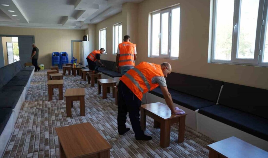 Adıyaman’ın Kahta ilçe Belediyesi Temizlik İşleri Müdürlüğü ekipleri tarafından ilçede