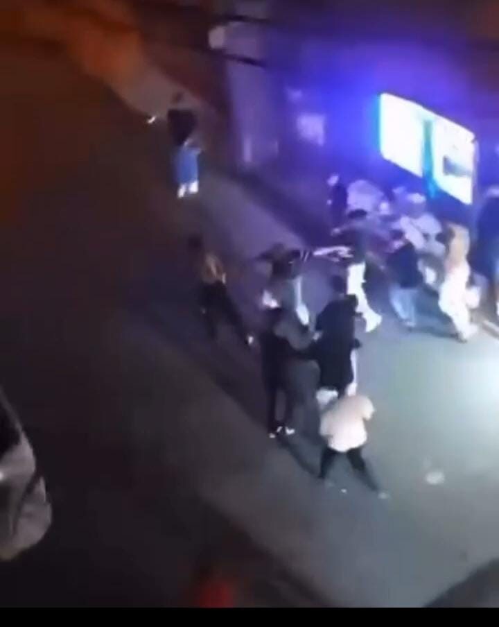 Bursa’da henüz bilinmeyen bir sebeple çıkan tartışma kısa sürede kavgaya