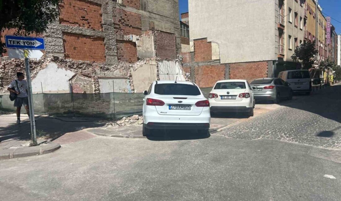 Eskişehir’de birçok sürücü, yeterli park alanlarının bulunmaması veya pahalı olması