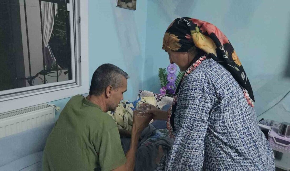 Osmaniye’nin Kadirli ilçesinde, kaldırımda yürürken otomobilin çarpması sonucu ağır yaralanan