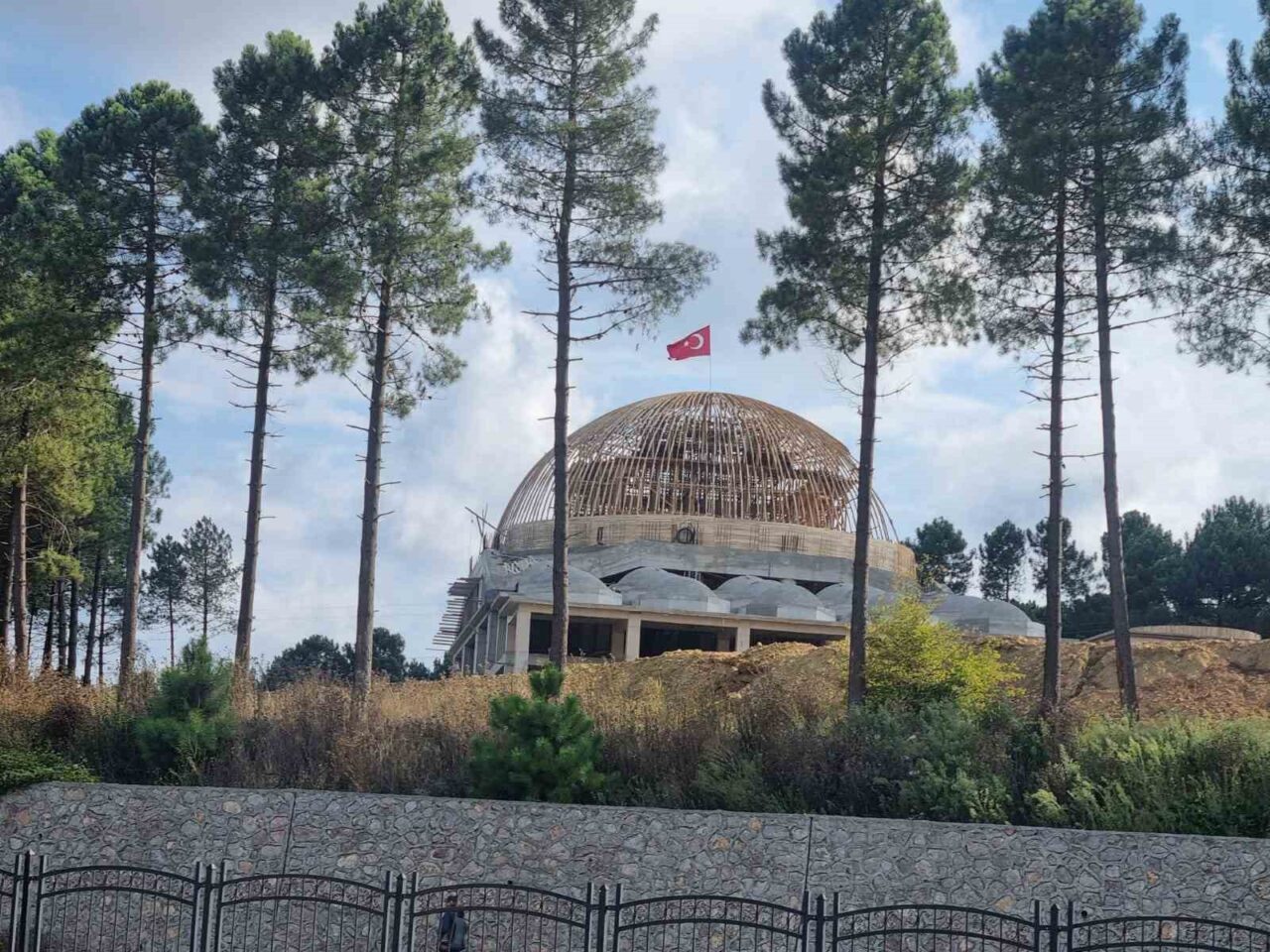 Sinop’ta, Üniversite Yerleşkesi Cami Yaptırma ve Yaşatma Derneği tarafından yapımı