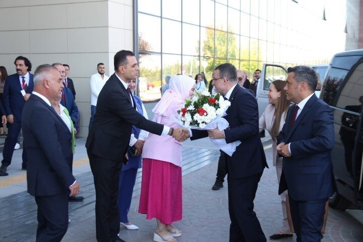 Eskişehir Şehir Hastanesi’ni ziyaret eden Kamu Hastaneleri Genel Müdürü Dr.