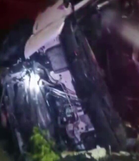 Adana’nın Karaisalı ilçesinde kamyon şarampole devrildi, sürücünün eşi hayatını kaybetti.