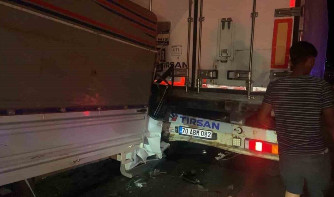 Adana-Pozantı otoyolunda kamyonetin tıra arkadan çarpması sonucu meydana gelen kazada