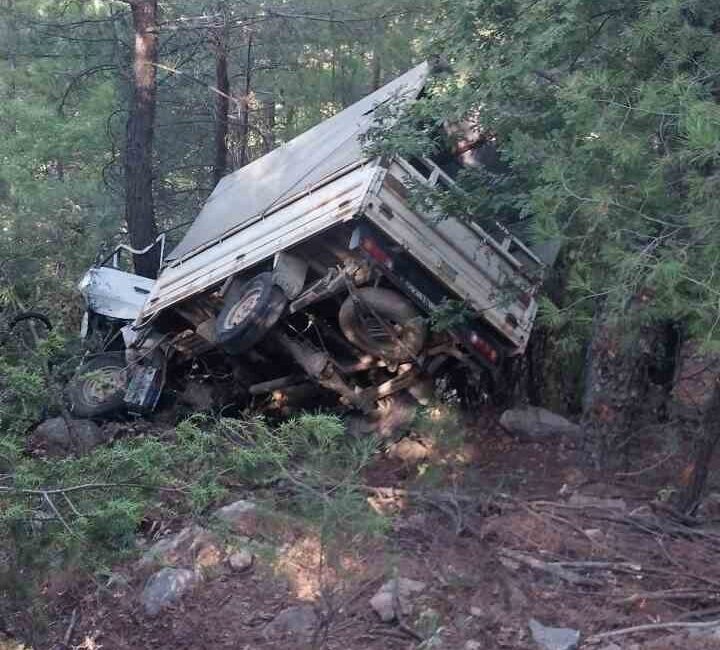 Antalya’nın Gazipaşa ilçesinde meydana gelen trafik kazasında, bir kamyonetin yaklaşık