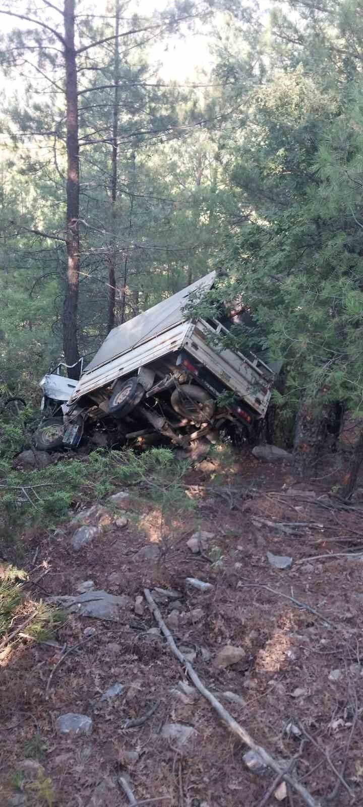Antalya’nın Gazipaşa ilçesinde meydana gelen trafik kazasında, bir kamyonetin yaklaşık