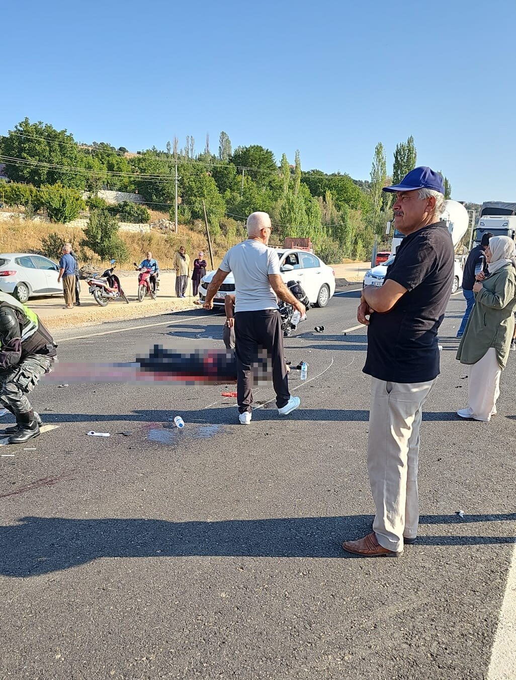 Antalya’nın Korkuteli ilçesinde sabah saatlerinde meydana gelen kazada, motosikletiyle kamyonete