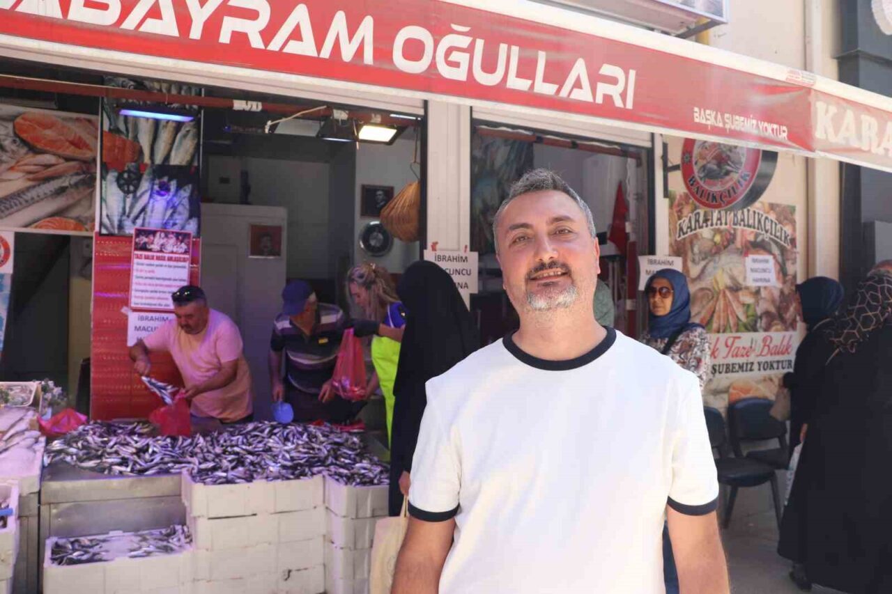 Eskişehir’de bir hayırseverin satın aldığı 1 ton hamsinin Mevlid Kandili