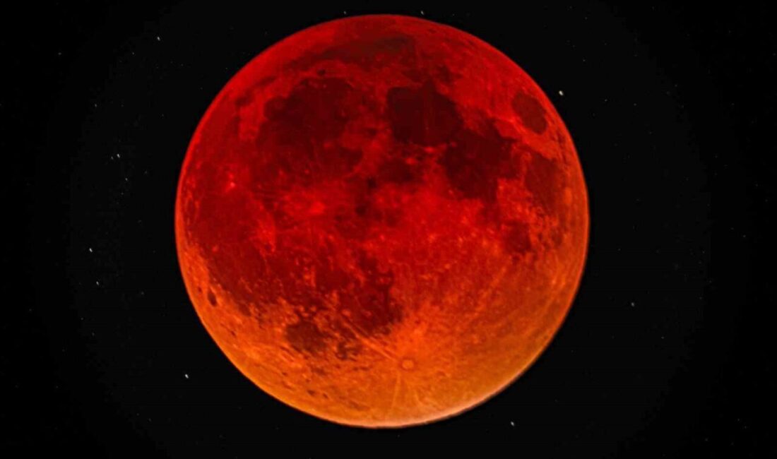Tüm dünyanın ilgiyle takip ettiği tam ay tutulması, halk arasında