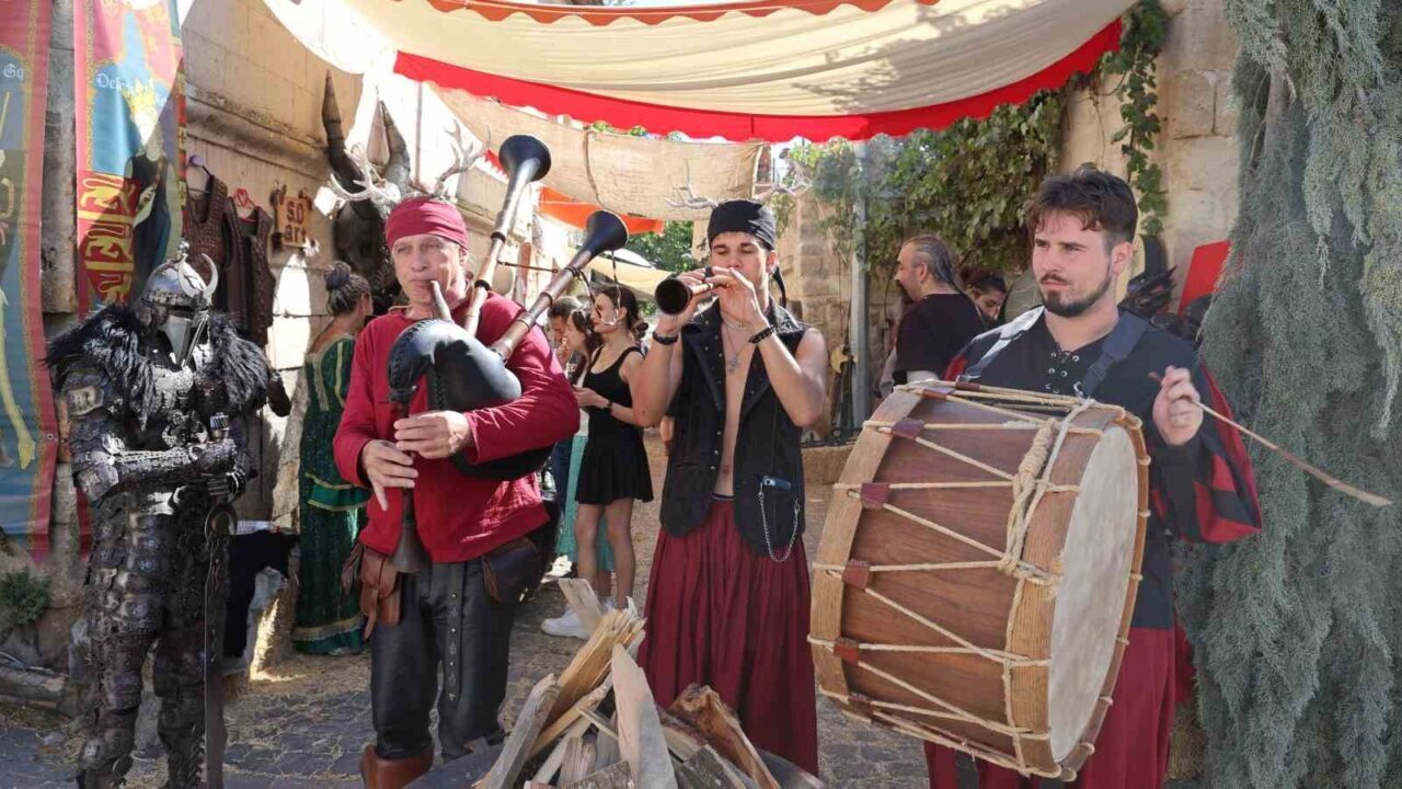 Kapadokya’da bu yıl üçüncüsü düzenlenen “Orta Çağ Panayırı”, katılımcılara tarihi