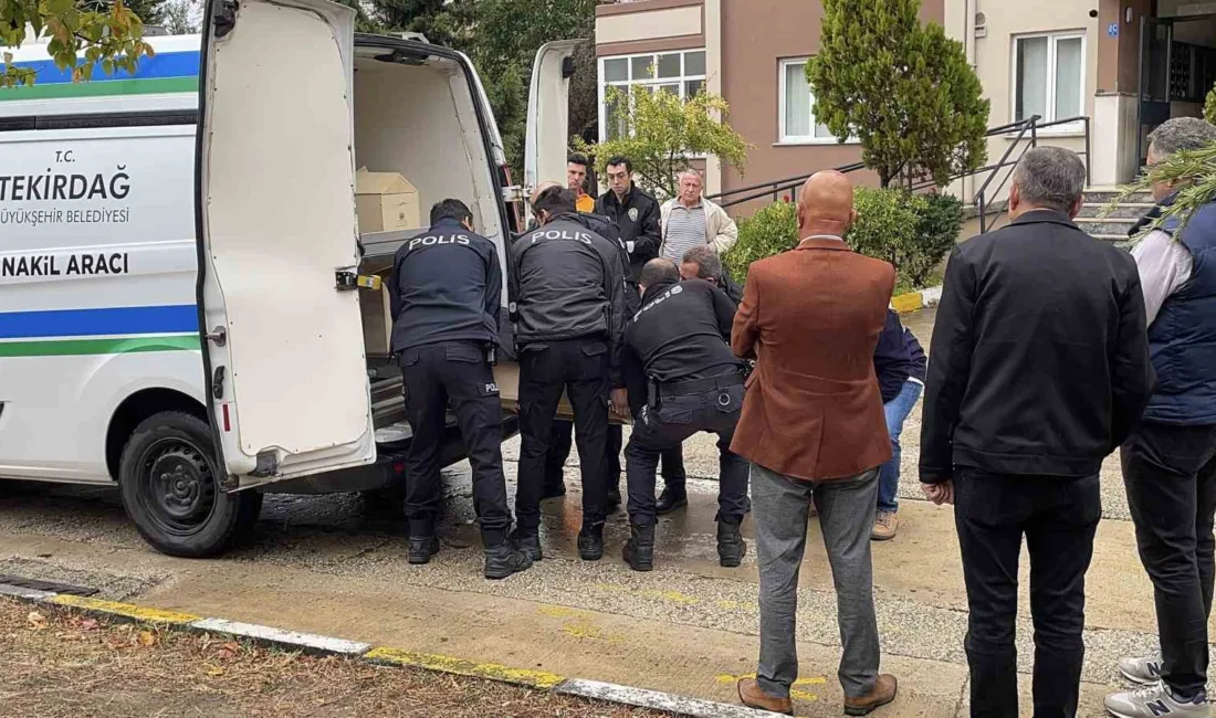 Tekirdağ’ın Kapaklı ilçesinde 57 yaşındaki Fatih Tatlısöz, yaşadığı apartmanın yangın