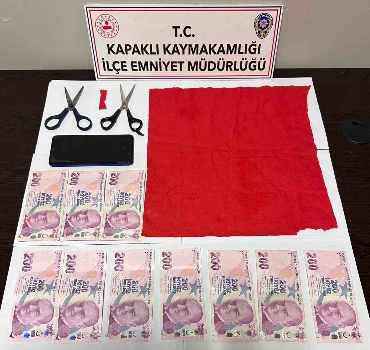 Tekirdağ’ın Kapaklı ilçesinde yapılan operasyonlarda yakalanan 2 uyuşturucu madde satıcısı