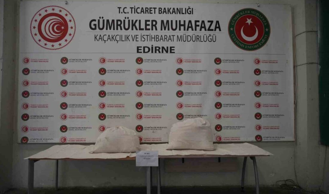 Edirne Kapıkule Gümrük Kapısı’nda düzenlenen operasyonda, tır aracının farklı bölmelerine