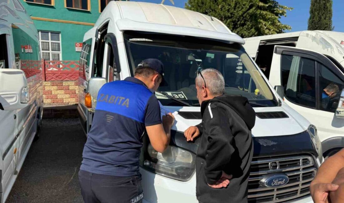 Karabük Belediyesi Zabıta Müdürlüğüne bağlı trafik ekipleri tarafından okullarda öğrencilerin