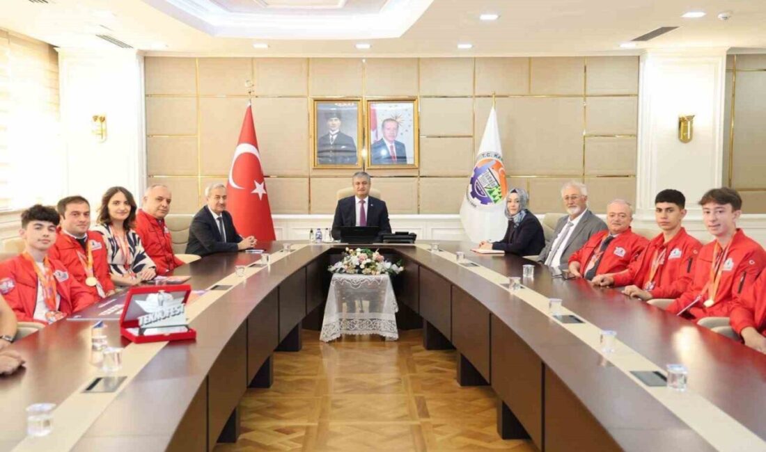 Karabük’ü temsil eden lise takımları, İstanbul’da düzenlenen TEKNOFEST finallerinde önemli