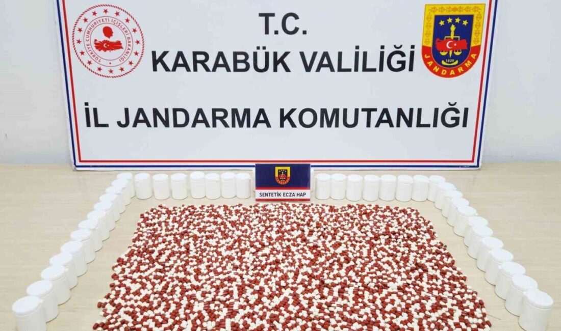 Karabük’te düzenlenen operasyonda 2 bin 467 sentetik ecza ele geçirildi.