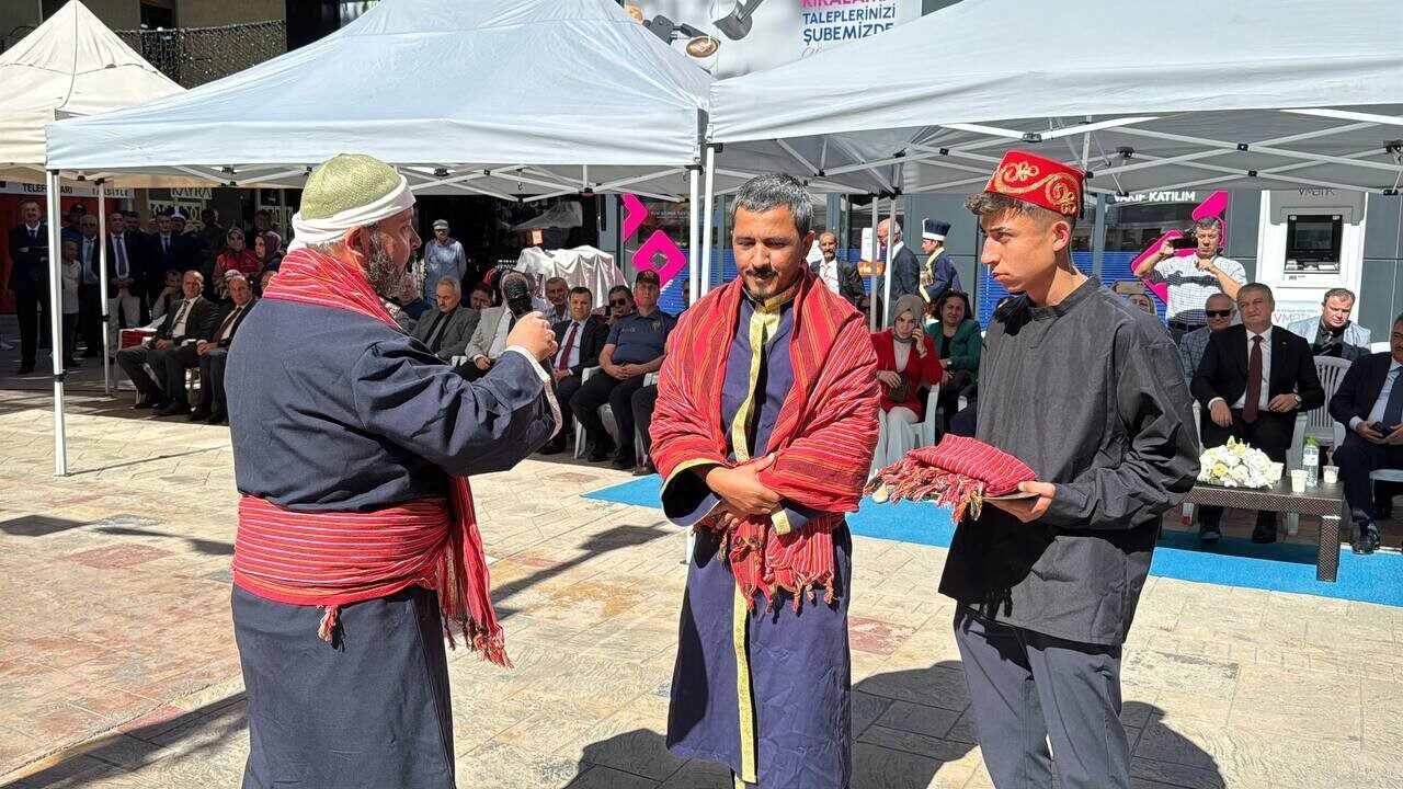Karabük’te Ahilik Haftası dolayısıyla kutlama programı gerçekleştirildi. Kemal Güneş Caddesi’nde
