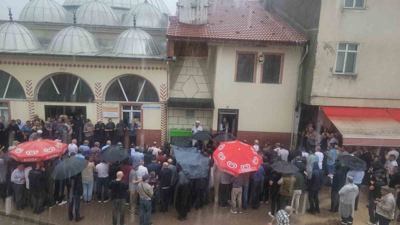 Karabük’ün Eflani ilçesinde iki otomobilin çarpışması sonucu hayatını kaybeden 4