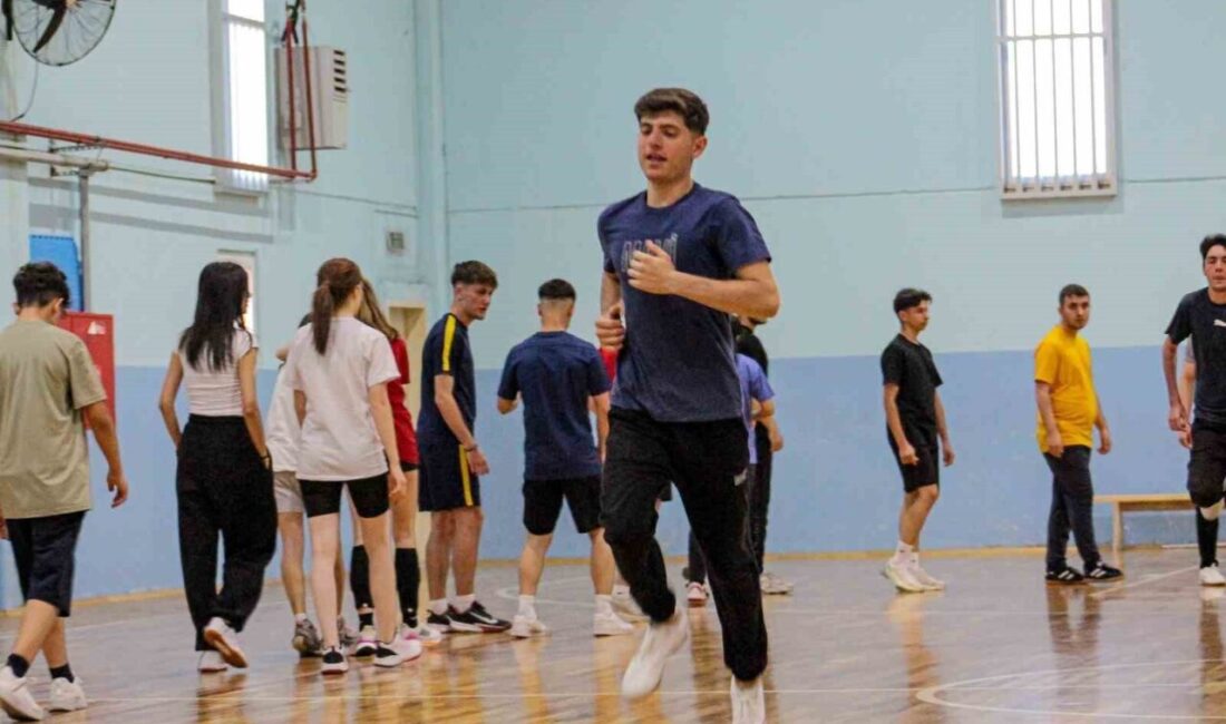 Karacabey Belediyesi, gençlerin mesleki hedeflerine ulaşması için verdiği desteği sürdürüyor.