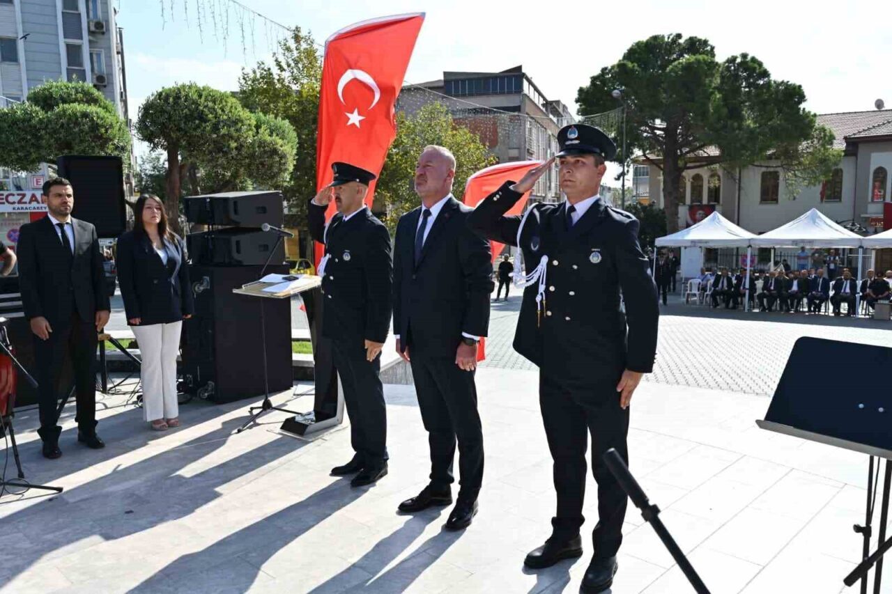 Karacabey’in düşman işgalinden kurtuluşunun 103. yılı, Cumhuriyet Alanı’nda düzenlenen çelenk