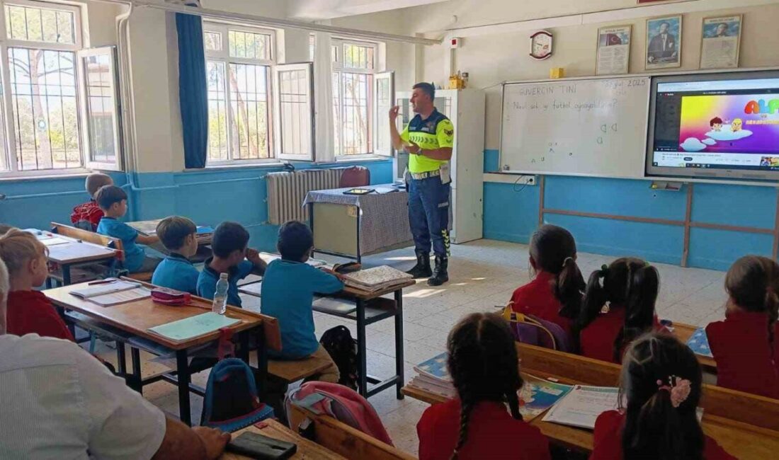 Aydın’ın Karacasu ilçesinde öğrencilere trafik bilinci kazandırmak amacıyla eğitim semineri