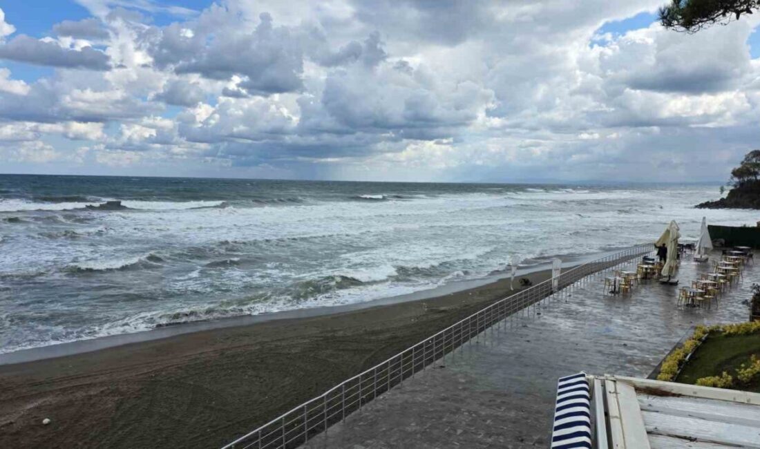 Meteoroloji Genel Müdürlüğü’nün yaptığı yağış uyarısının ardından Düzce’nin Akçakoca ilçesinde