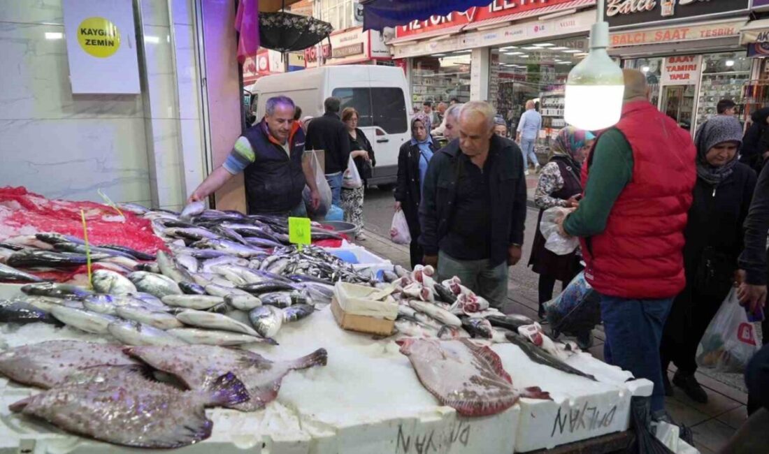 Karadeniz’de son günlerde yaşanan olumsuz hava şartları nedeniyle balık tezgahları