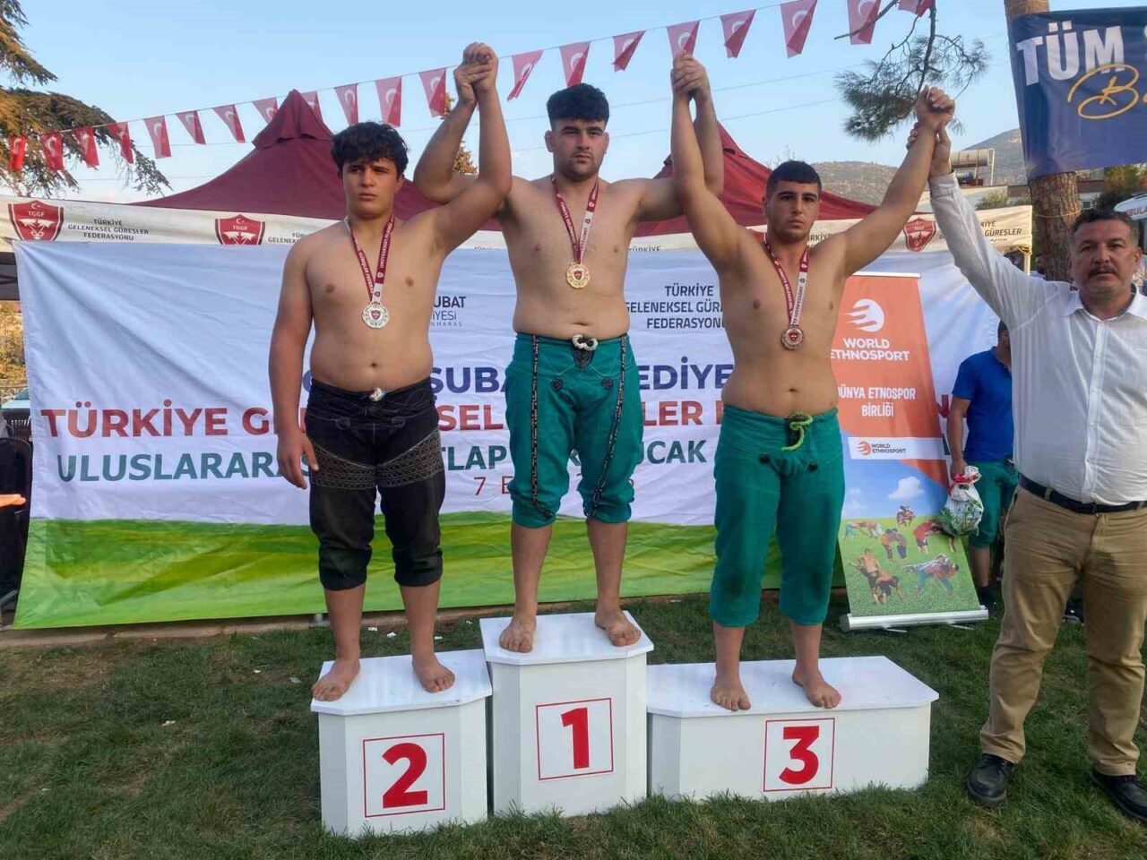 Uluslararası Karakucak Güreşleri’nde Erzincanlı sporcular derecelerle döndü. Kahramanmaraş’ta düzenlenen Uluslararası