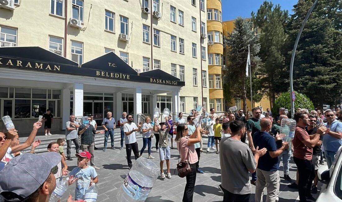 Karaman’da 3 gündür susuz kaldığını ileri süren site sakinleri, belediye