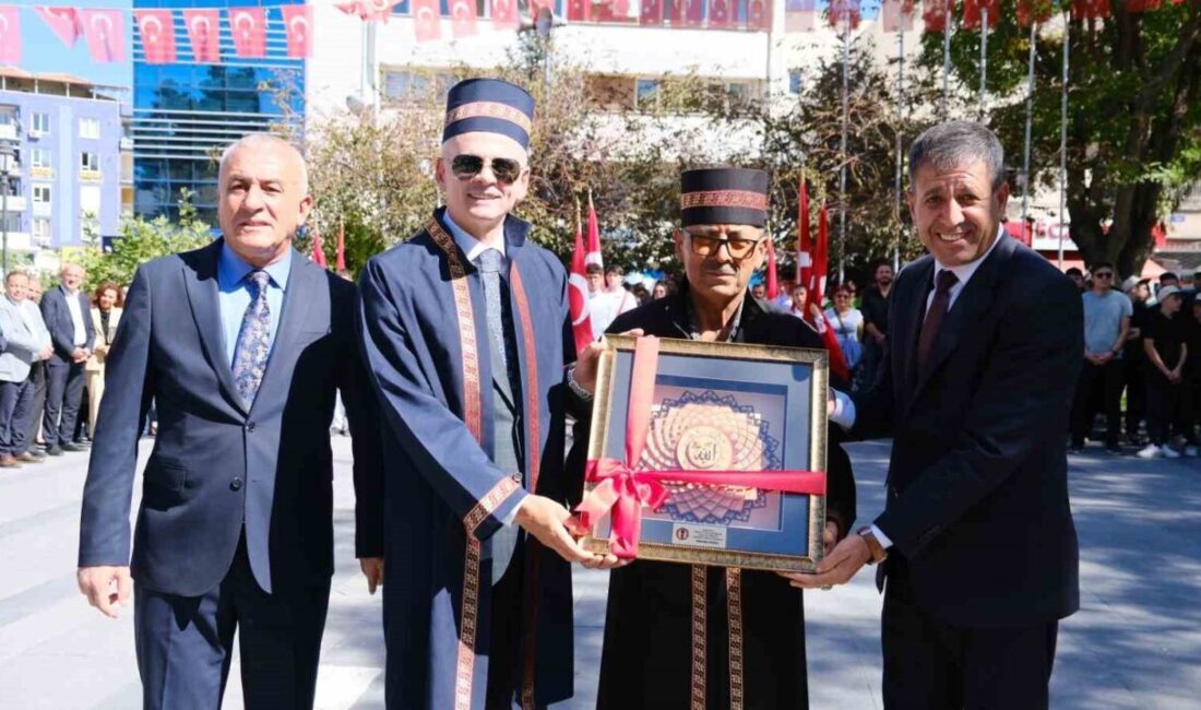 Karaman’da 38. Ahilik Haftası düzenlenen törenle kutlandı. Cumhuriyet Parkı’nda düzenlenen