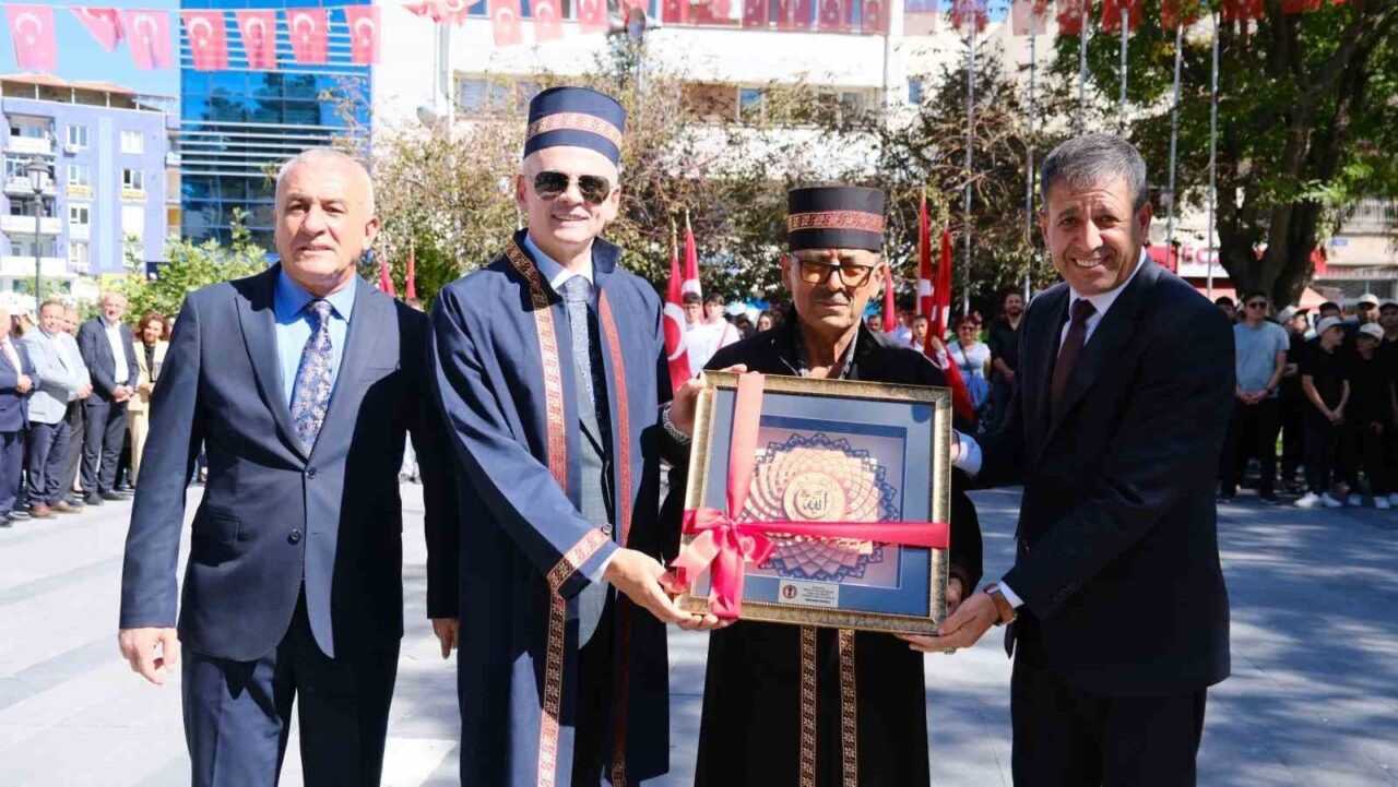 Karaman’da 38. Ahilik Haftası düzenlenen törenle kutlandı. Cumhuriyet Parkı’nda düzenlenen