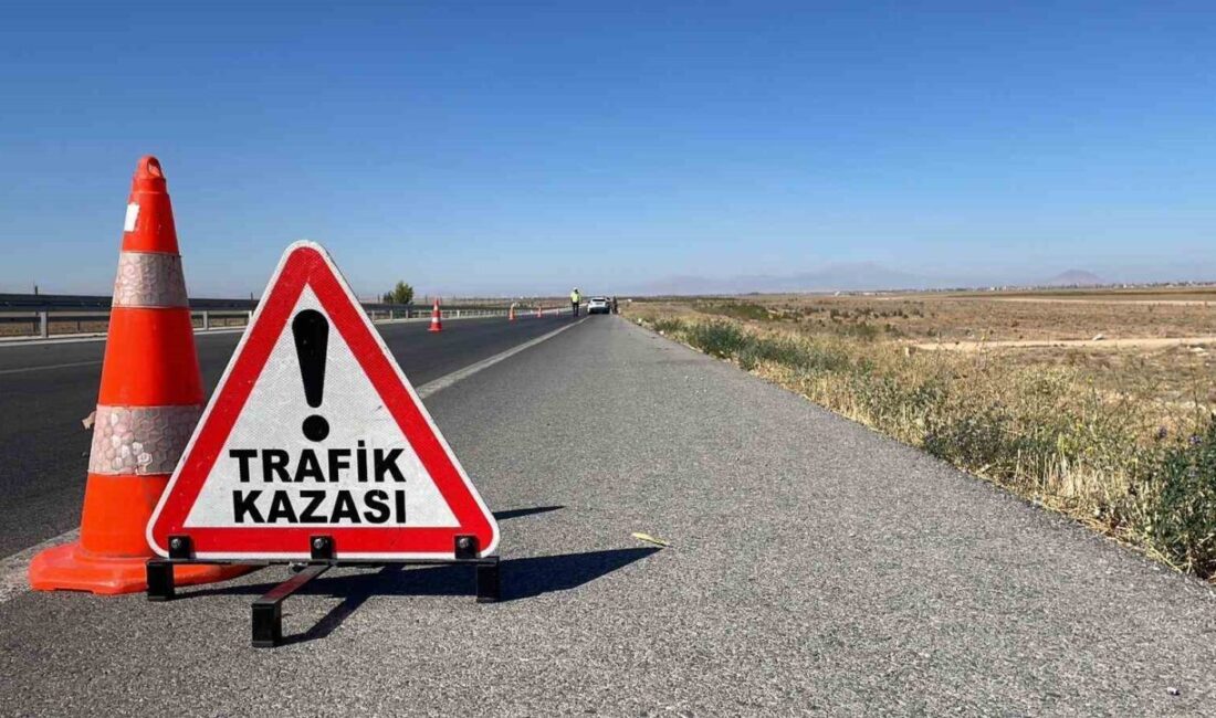 Karaman’da kontrolden çıkarak bariyerlere çarpan otomobilin içindeki 3 kişilik aile