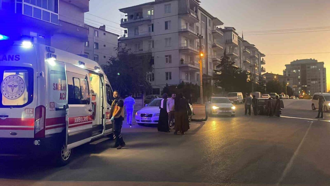 Karaman’da iki otomobilin çarpışması sonucu meydana gelen trafik kazasında araç