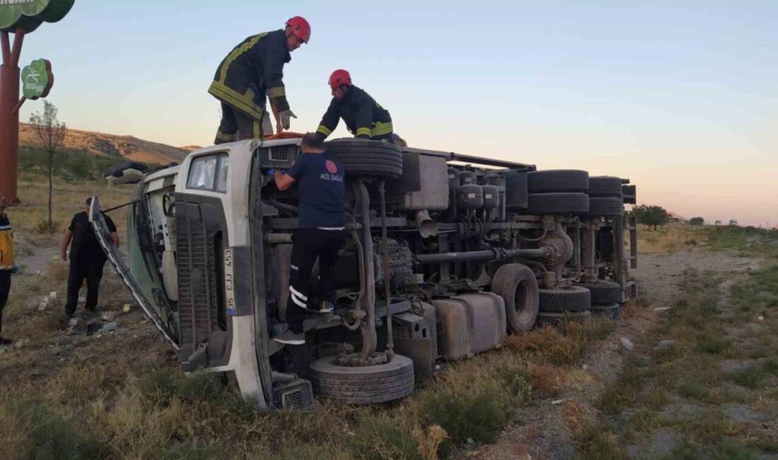 Konya’nın Karapınar ilçesinde kamyonun devrilmesi sonucu meydana gelen trafik kazasında
