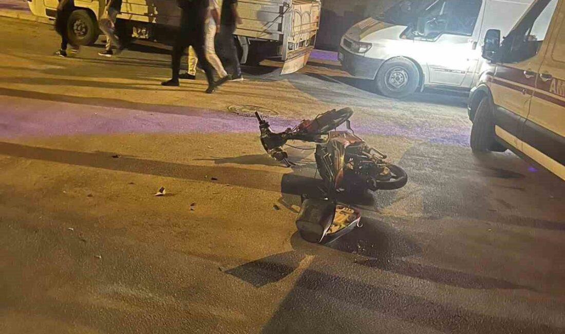 Konya’nın Karapınar ilçesinde motosikletle otomobilin çarpışması sonucu 1 kişi yaralandı.