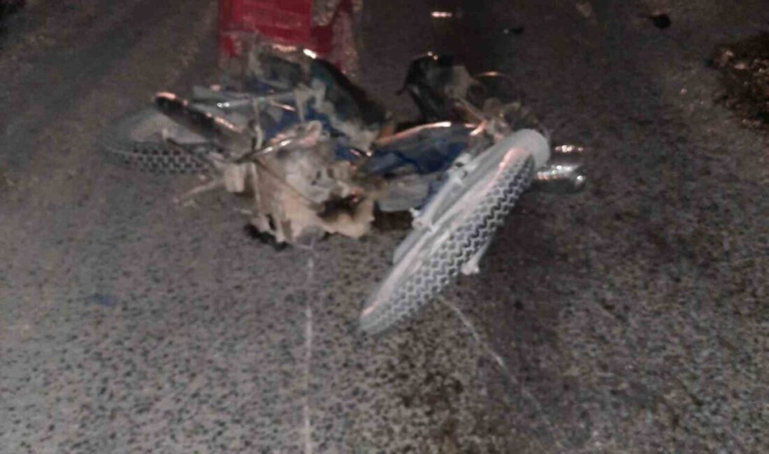 Konya’nın Karapınar ilçesinde otomobil ile motosikletin çarpışması sonucu meydana gelen